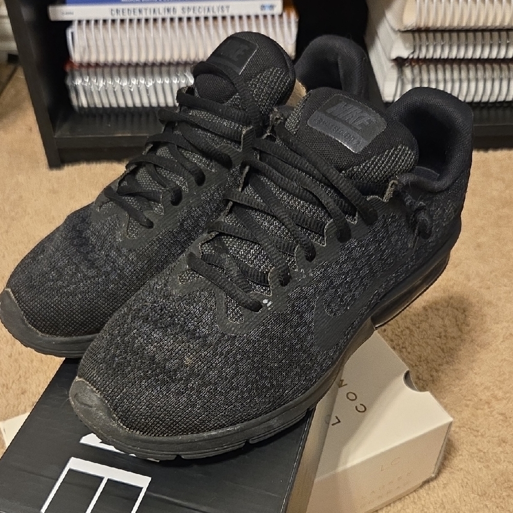 Nike Air Max Black Athletic Running Shoes with Cushioned Midsole